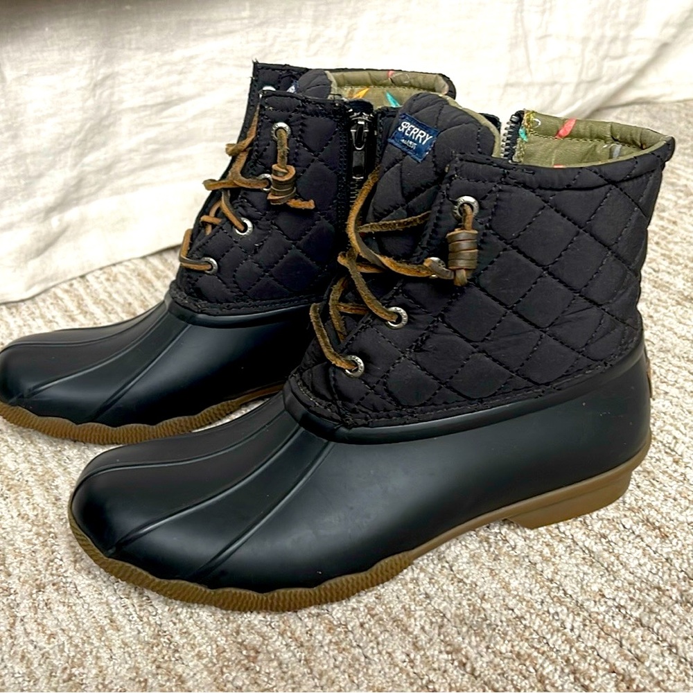 Sperry Women’s Black Saltwater Quilted Duck Boots STS94063